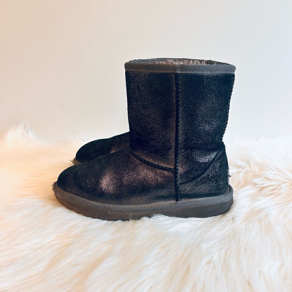 UGG Kids Classic ll Metallic Glitter Boots! ❤️